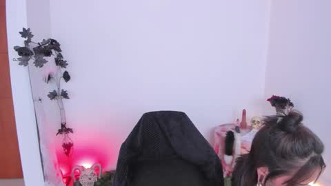 Marie    online show from 10-04-25, 07:01