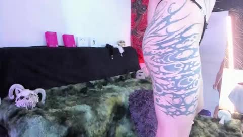 Marie    online show from 05-15-26, 09:11
