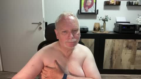 Snapshot of nettermann1968 chatting on 07-22-26, 04:15 nettermann1968 online show from 07-22-26, 04:15