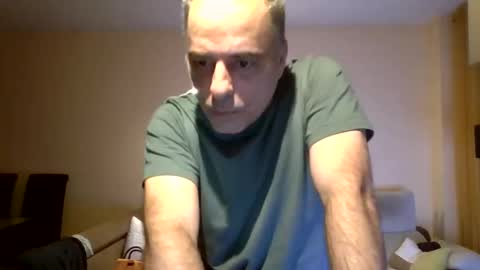 Snapshot of neuronas33 chatting on 10-18-25, 09:59 Volsonov online show from 10-18-25, 09:59