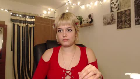 Snapshot of neurotic_witch chatting on 03-01-25, 08:56 Mar online show from 03-01-25, 08:56