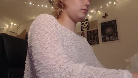 Snapshot of neurotic_witch chatting on 03-07-25, 10:24 Mar online show from 03-07-25, 10:24