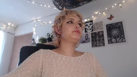 Snapshot of neurotic_witch chatting on 03-07-25, 01:29 Mar online show from 03-07-25, 01:29