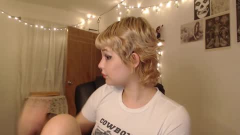 Snapshot of neurotic_witch chatting on 03-08-25, 09:17 Mar online show from 03-08-25, 09:17