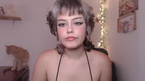 Snapshot of neurotic_witch chatting on 09-10-25, 07:25 Mar online show from 09-10-25, 07:25