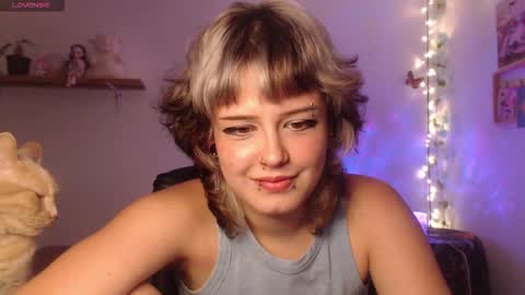 Snapshot of neurotic_witch chatting on 09-16-25, 02:45 Mar online show from 09-16-25, 02:45