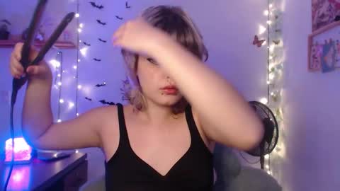 Snapshot of neurotic_witch chatting on 09-26-25, 07:45 Mar online show from 09-26-25, 07:45