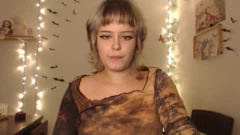 Snapshot of neurotic_witch chatting on 09-30-25, 06:51 Mar online show from 09-30-25, 06:51