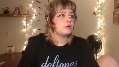 Snapshot of neurotic_witch chatting on 10-01-25, 07:47 Mar online show from 10-01-25, 07:47