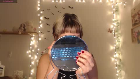 Snapshot of neurotic_witch chatting on 10-06-25, 03:15 Mar online show from 10-06-25, 03:15