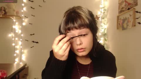 Snapshot of neurotic_witch chatting on 10-16-25, 07:53 Mar online show from 10-16-25, 07:53