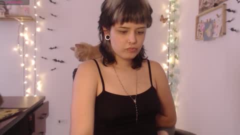 Snapshot of neurotic_witch chatting on 10-16-25, 07:59 Mar online show from 10-16-25, 07:59