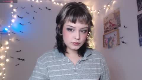 Snapshot of neurotic_witch chatting on 11-05-25, 06:02 Mar online show from 11-05-25, 06:02