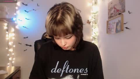 Snapshot of neurotic_witch chatting on 11-07-25, 08:47 Mar online show from 11-07-25, 08:47