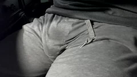 Snapshot of nevrsaynevr2000 chatting on 10-20-25, 05:35 nevrsaynevr2000 online show from 10-20-25, 05:35