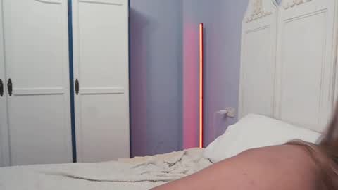 Snapshot of new_dee chatting on 02-15-25, 06:33 new dee online show from 02-15-25, 06:33