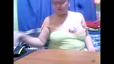 Snapshot of new_taboo_fetishqueen chatting on 01-19-25, 07:04 mariapaula online show from 01-19-25, 07:04