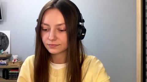Snapshot of next_fantasy_bb chatting on 10-25-25, 02:24 Agne online show from 10-25-25, 02:24