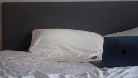 Guy online show from 02-09-25, 08:44