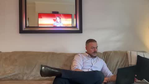 Guy online show from 02-12-25, 08:38