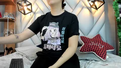 Snapshot of nezukokamado1_ chatting on 01-14-25, 07:53 Milena online show from 01-14-25, 07:53