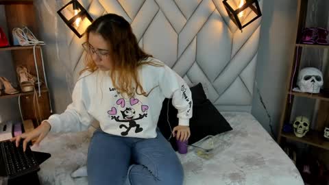 Snapshot of nezukokamado1_ chatting on 01-25-25, 01:41 Milena online show from 01-25-25, 01:41