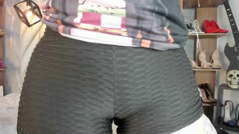 Snapshot of nezukokamado1_ chatting on 03-12-25, 02:56 Milena online show from 03-12-25, 02:56