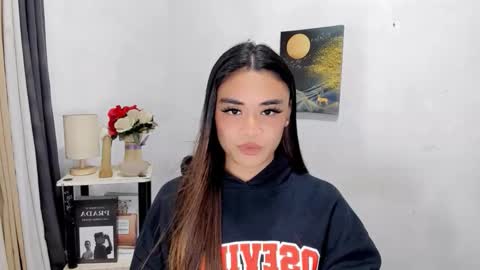 Snapshot of nhicolehollywood chatting on 03-06-26, 01:02 hottie nicole online show from 03-06-26, 01:02