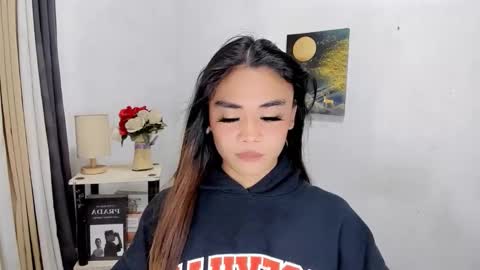 Snapshot of nhicolehollywood chatting on 03-11-26, 01:44 hottie nicole online show from 03-11-26, 01:44