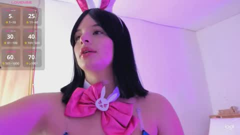 Snapshot of nia_16 chatting on 10-31-25, 10:33 nia_16 online show from 10-31-25, 10:33