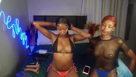 Snapshot of nia_bell chatting on 09-17-25, 07:04 kikiNiaAria online show from 09-17-25, 07:04