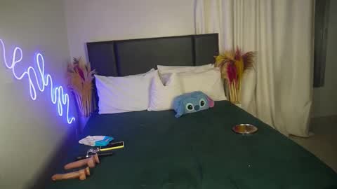 kikiNiaAria online show from 09-25-25, 09:46