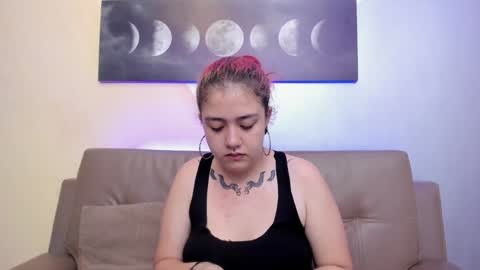 Estefani  online show from 01-28-25, 12:00