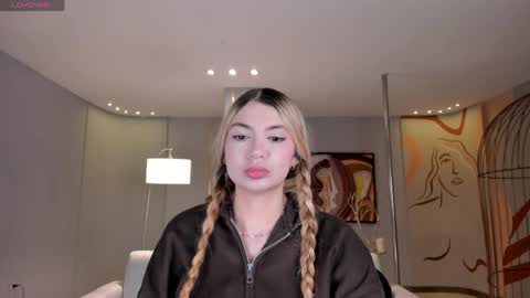 SQUIRTER DOLL    online show from 05-08-26, 06:57