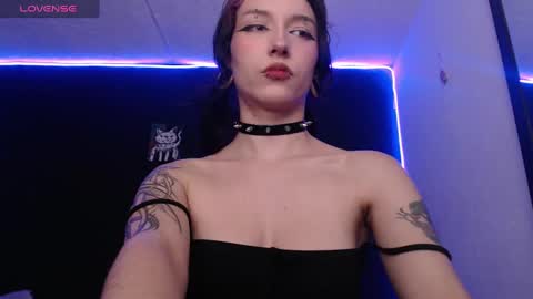 Snapshot of niakat_ chatting on 12-17-24, 01:18 niakat online show from 12-17-24, 01:18