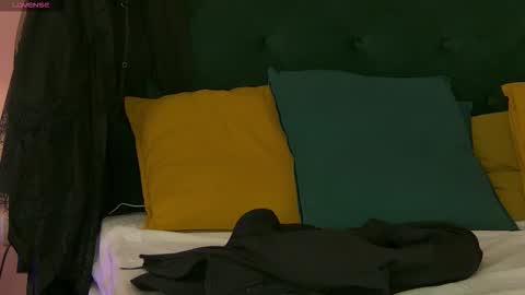 Snapshot of niamalkova chatting on 09-14-25, 04:06 Nia MILF GRANNY MATURE online show from 09-14-25, 04:06