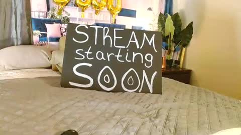 Snapshot of niceandsavvy chatting on 10-19-25, 04:46 NICE AND SAVVY online show from 10-19-25, 04:46