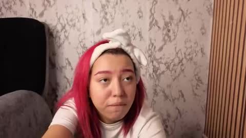 Snapshot of nicecherry_ chatting on 11-30-25, 04:49 Michell online show from 11-30-25, 04:49