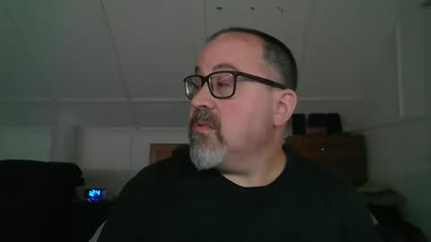 Snapshot of niceguy7208 chatting on 05-19-26, 04:41 niceguy7208 online show from 05-19-26, 04:41