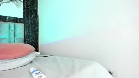 Nicolle  online show from 12-23-24, 04:28