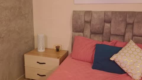 Nicolle  online show from 03-09-26, 07:51