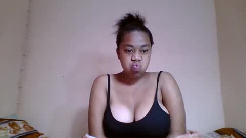Snapshot of nicelly01 chatting on 05-24-26, 05:01 nicelly01 online show from 05-24-26, 05:01