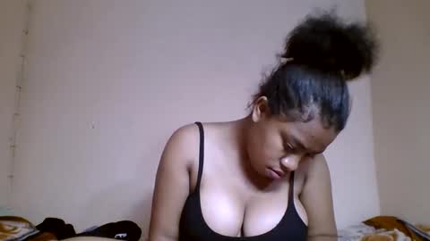 Snapshot of nicelly01 chatting on 05-24-26, 06:13 nicelly01 online show from 05-24-26, 06:13