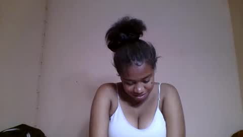 Snapshot of nicelly01 chatting on 05-26-26, 07:32 nicelly01 online show from 05-26-26, 07:32