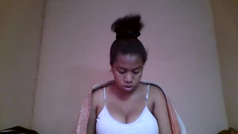 Snapshot of nicelly01 chatting on 05-27-26, 05:04 nicelly01 online show from 05-27-26, 05:04