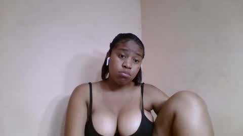 Snapshot of nicelly01 chatting on 06-11-26, 06:50 nicelly01 online show from 06-11-26, 06:50