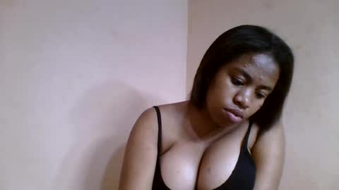 Snapshot of nicelly01 chatting on 06-25-26, 05:50 nicelly01 online show from 06-25-26, 05:50