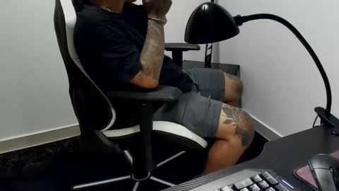 Camila And Steeven online show from 11-01-25, 01:07