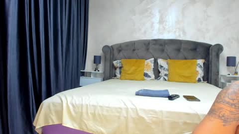 Sophie online show from 11-20-25, 08:03