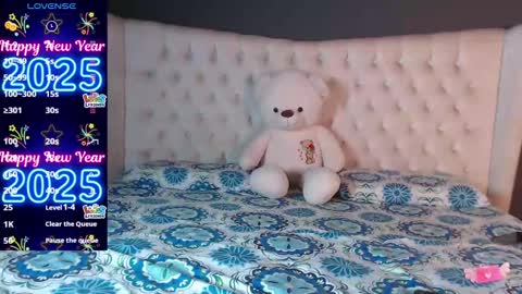 Snapshot of nichole_bree chatting on 01-03-25, 11:35 Nichole online show from 01-03-25, 11:35